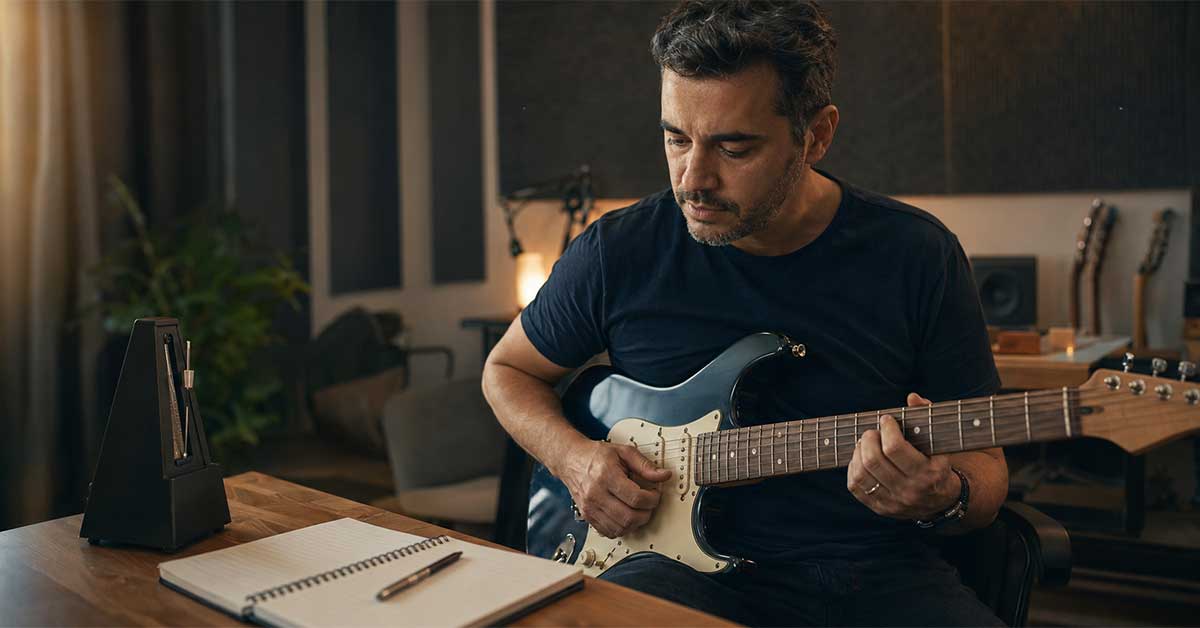 Guitarrista refletindo sobre como voltar a evoluir na guitarra